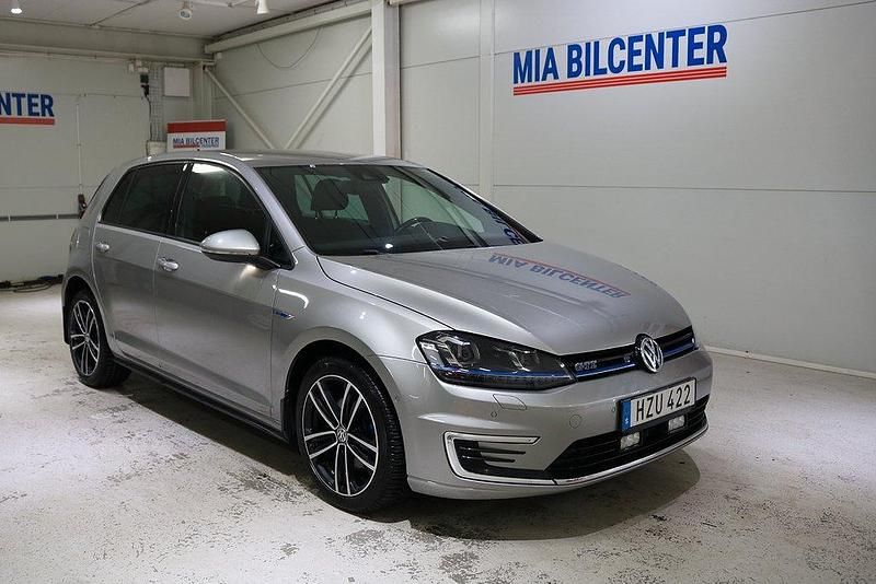 Silver Begagnad 2015 VW Golf VII GTE Halvkombi | 118 000 kr (Marknadspris) - Bild 1/4