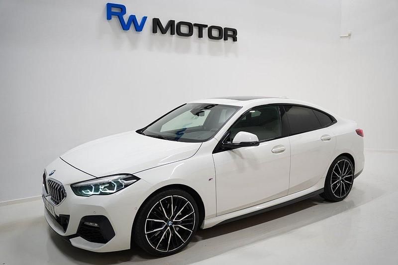 Vit Begagnad 2020 BMW 220 M Sport Sportkupé | 314 900 kr (Marknadspris) - Bild 1/4