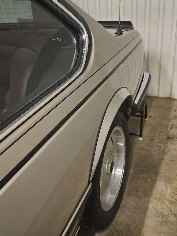 Begagnad BMW 635 218 HK (160 kW) 1984 Silver Sportkupé