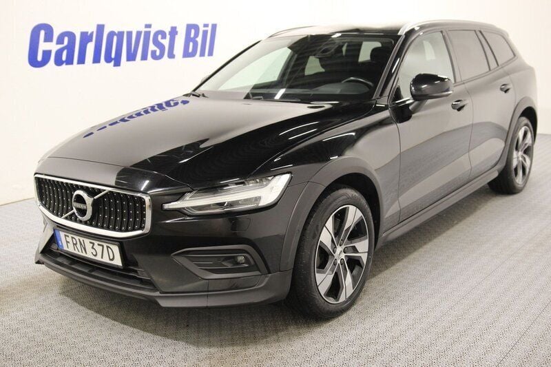 Svart Begagnad 2021 Volvo V60 CC Kombi | 315 000 kr (Marknadspris) - Bild 1/4