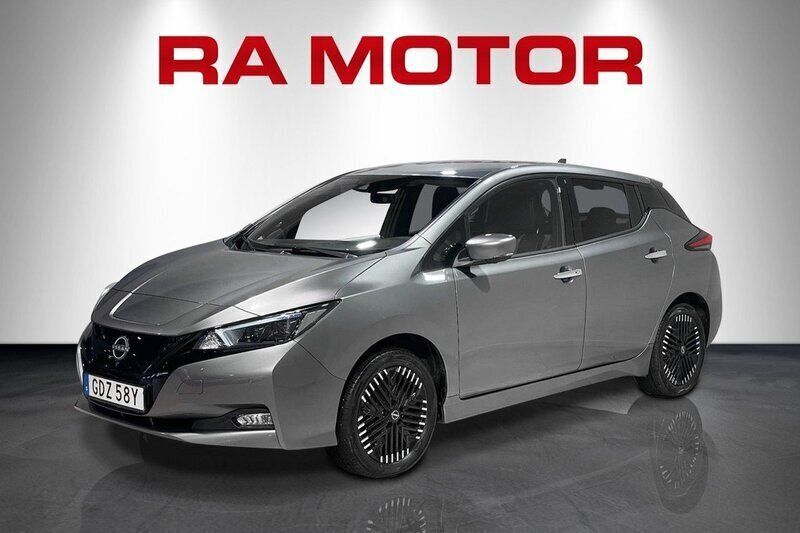 Grå Begagnad 2022 Nissan Leaf Tekna Halvkombi | 279 900 kr (Dyr) - Bild 1/3