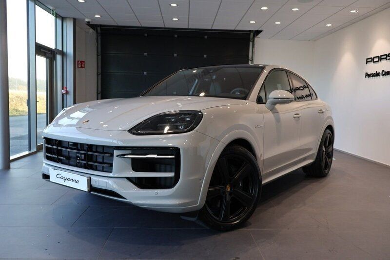 Grå (grey) Ny 2025 Porsche Cayenne SUV | 1 631 100 kr (Lite dyr) - Bild 1/4