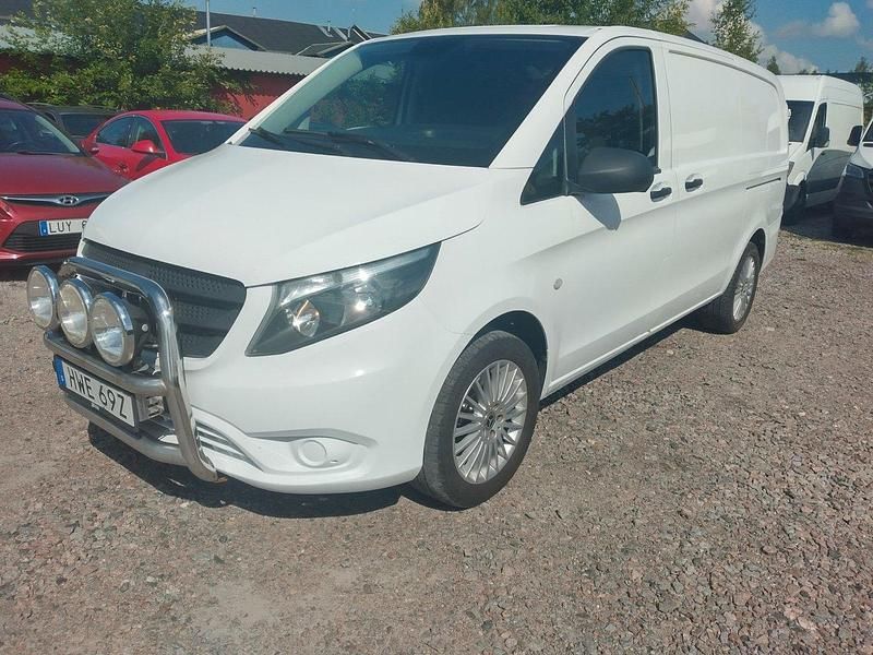 Vit Begagnad 2020 Mercedes Vito Minibuss | 229 500 kr (Superpris) - Bild 1/4