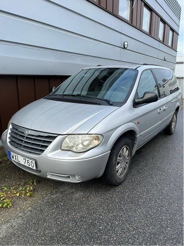 Silver Begagnad 2005 Chrysler Grand Voyager Minibuss | 29 900 kr (Marknadspris) - Bild 1/4