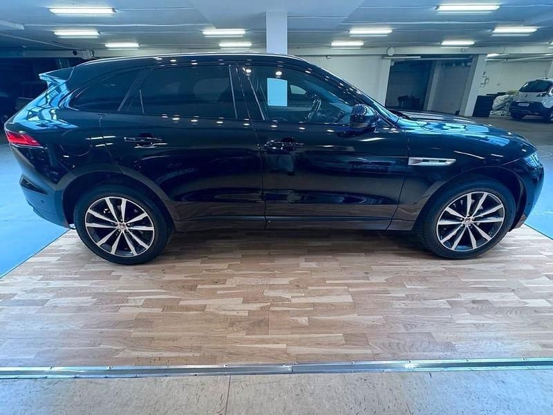 Begagnad Jaguar F-Pace R-Sport 301 HK (221 kW) 2018 Svart SUV