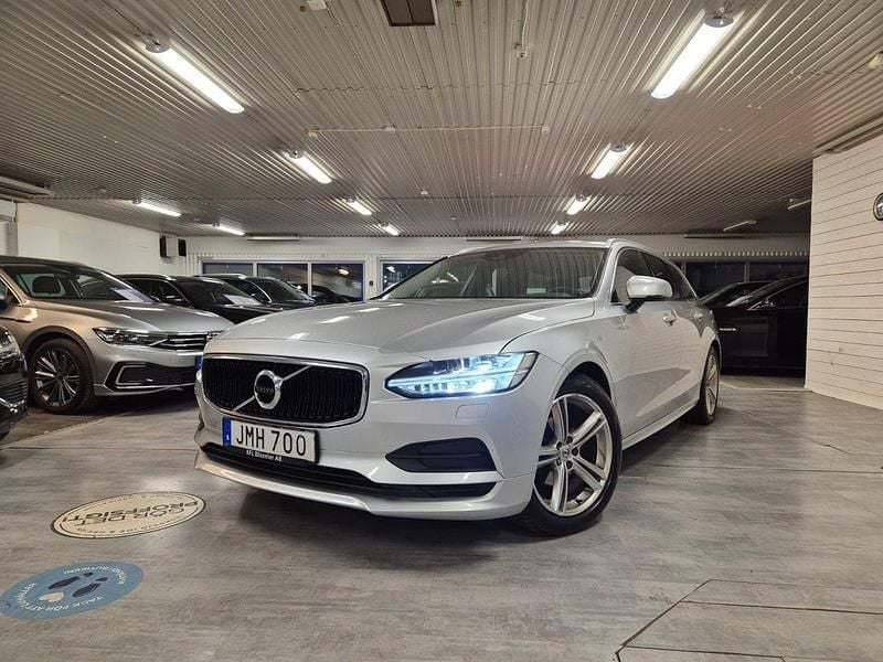 Silver Begagnad 2018 Volvo V90 Momentum Kombi | 169 900 kr (Bra pris) - Bild 1/4