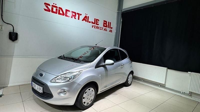 Grå Begagnad 2011 Ford Ka Titanium Halvkombi | 39 900 kr (Lite dyr) - Bild 1/4