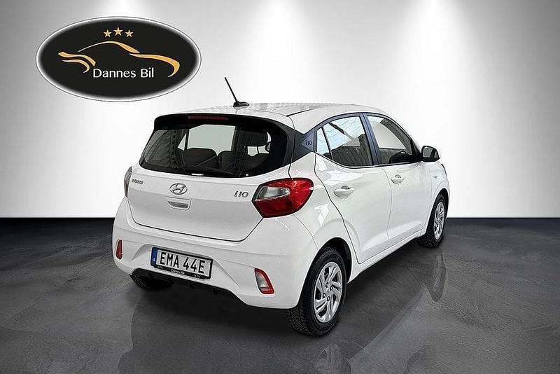 Begagnad Hyundai i10 Essential 67 HK (49 kW) 2022 Vit Halvkombi
