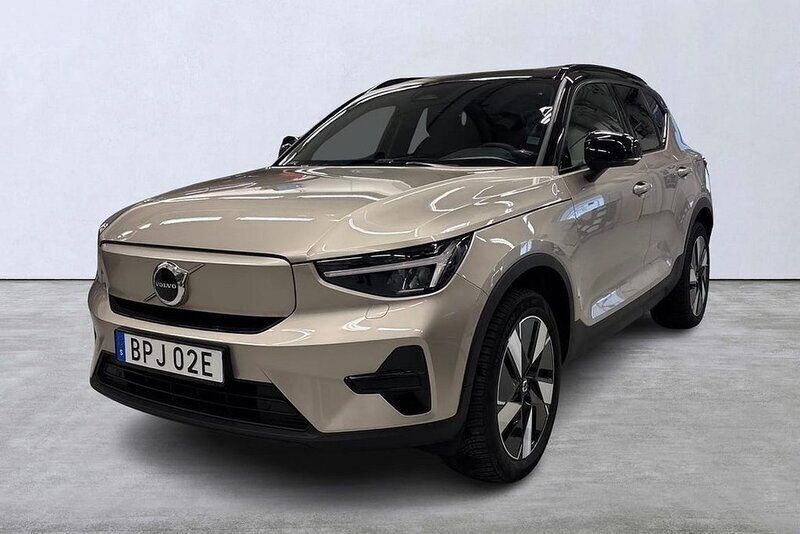Ljusgrå Begagnad 2023 Volvo XC40 Core SUV | 429 900 kr - Bild 1/4