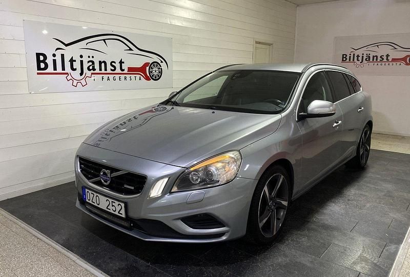 Silver Begagnad 2012 Volvo V60 R-Design Kombi | 119 900 kr (Marknadspris) - Bild 1/4