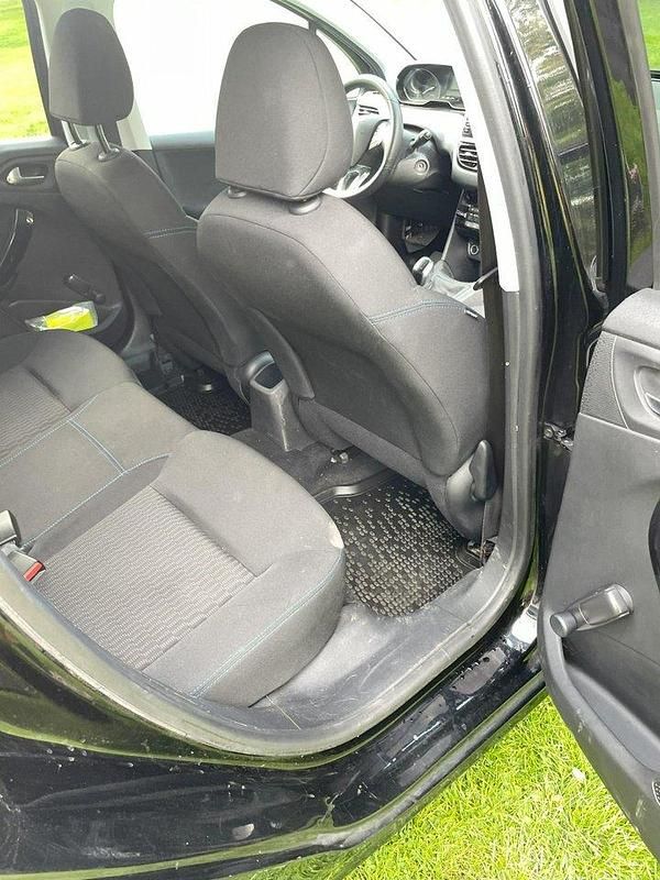 Svart Begagnad 2019 Peugeot 208 Halvkombi | 97 000 kr (Marknadspris) - Bild 1/4