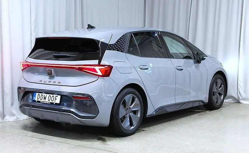 Begagnad Cupra Born 150 kW (204 HK) 2023 Vapor grå Halvkombi