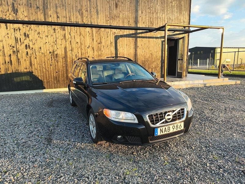 Svart Begagnad 2009 Volvo V70 Momentum Kombi | 49 900 kr - Bild 1/3