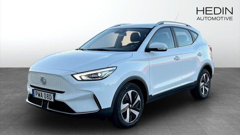 Vit (white) Begagnad 2022 MG ZS Comfort Sedan | 244 900 kr (Superpris) - Bild 1/4
