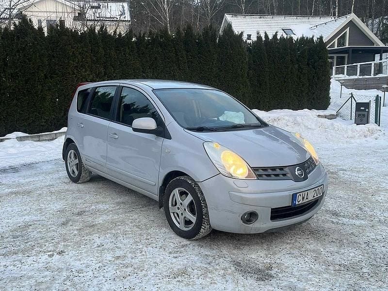 Begagnad Nissan Note 88 HK (64 kW) 2007 Silver Halvkombi