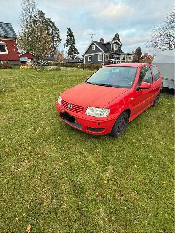 Begagnad 2001 VW Polo Basis Halvkombi | 13 600 kr (Marknadspris) - Bild 1/1