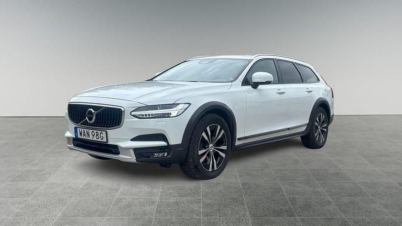 Begagnad Volvo V90 CC Momentum 194 HK (142 kW) 2019 Vit Kombi