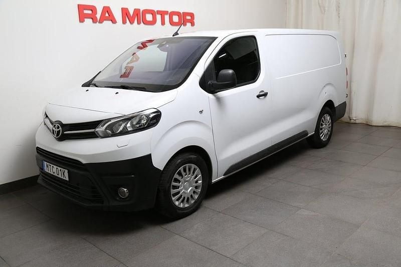 Vit Begagnad 2023 Toyota Proace Minibuss | 309 900 kr (Marknadspris) - Bild 1/3