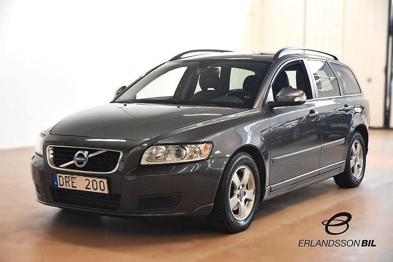 Grå Begagnad 2011 Volvo V50 Kinetic Kombi | 89 900 kr (Marknadspris) - Bild 1/4