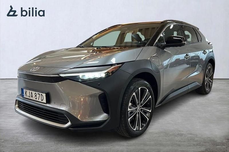 Silver Begagnad 2024 Toyota bZ4X Executive SUV | 489 900 kr - Bild 1/4