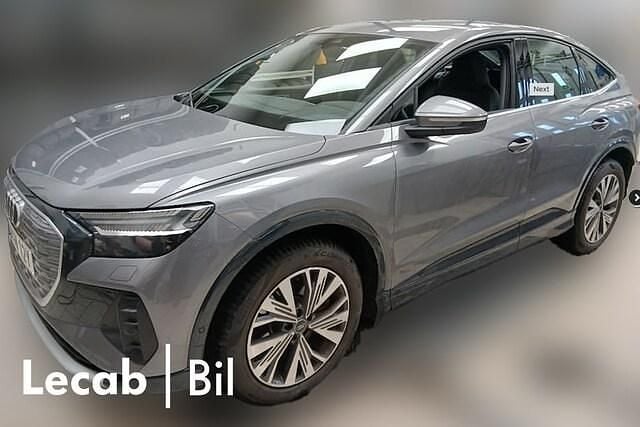 Grå Begagnad 2023 Audi Q4 Sportback e-tron Advanced SUV | 419 500 kr (Superpris) - Bild 1/1
