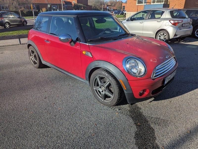 Fler färgad Begagnad 2008 Mini Cooper Halvkombi | 49 000 kr (Bra pris) - Bild 1/4