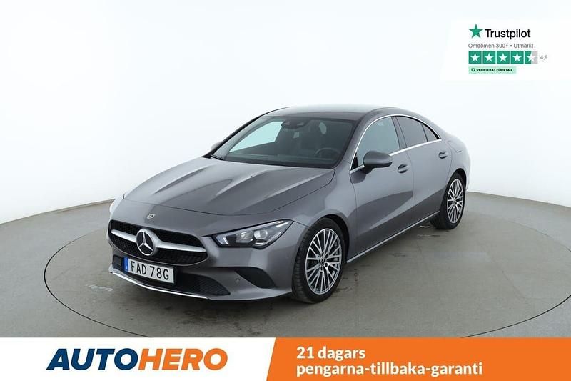 Mörkgrå Begagnad 2020 Mercedes CLA200 Sportkupé | 263 000 kr (Superpris) - Bild 1/4