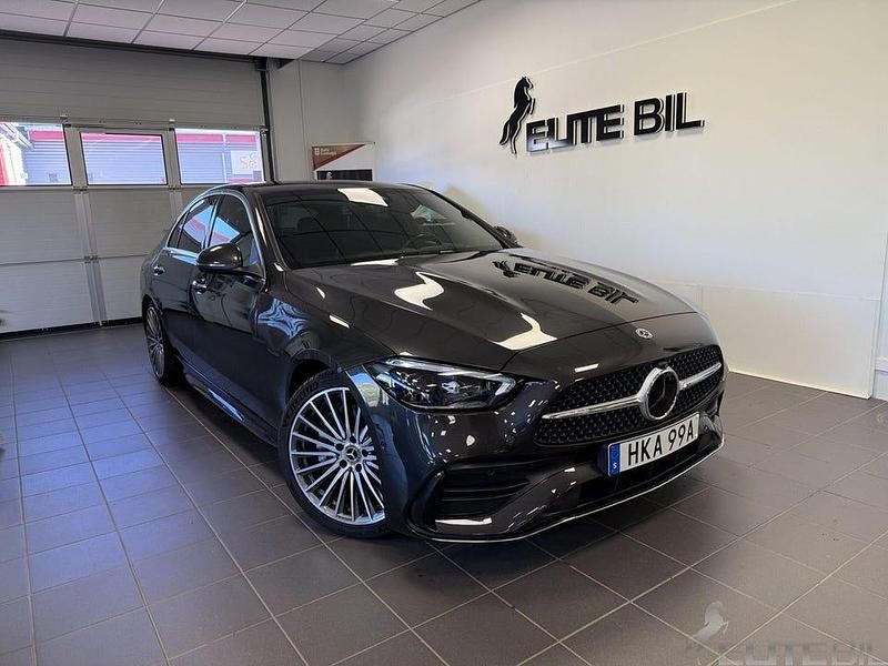 Grå Begagnad 2022 Mercedes C300 AMG line Sedan | 445 000 kr - Bild 1/4