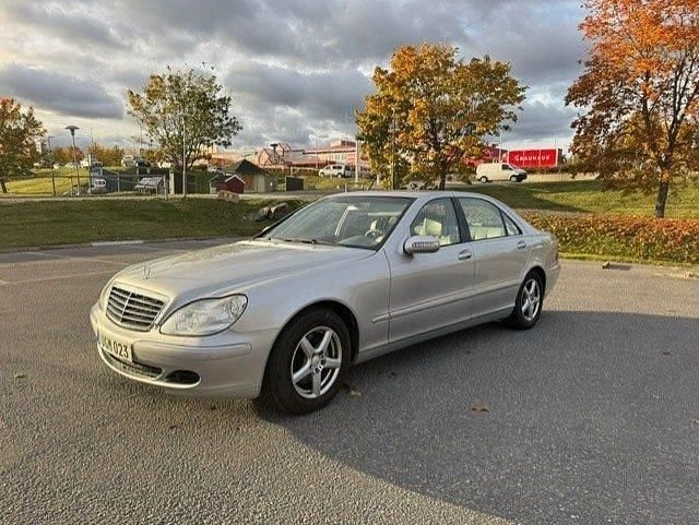 Silver Begagnad 2003 Mercedes S350L Sedan | 79 900 kr - Bild 1/4