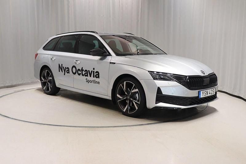 Begagnad Skoda Octavia SportLine 150 HK (110 kW) 2025 Silver Kombi