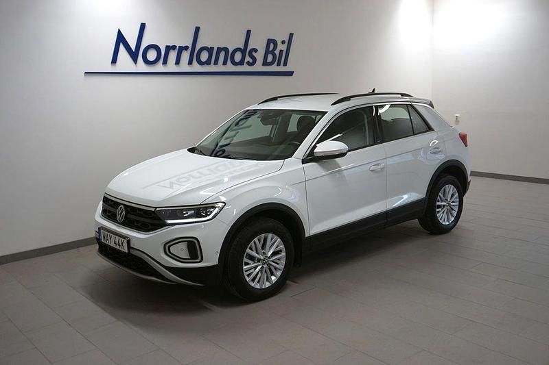 Vit (pure white) Begagnad 2024 VW T-Roc Life SUV | 289 900 kr (Marknadspris) - Bild 1/2