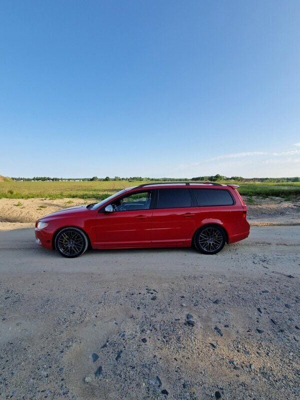 Röd Begagnad 2011 Volvo V70 R-Design Kombi | 65 000 kr (Superpris) - Bild 1/4
