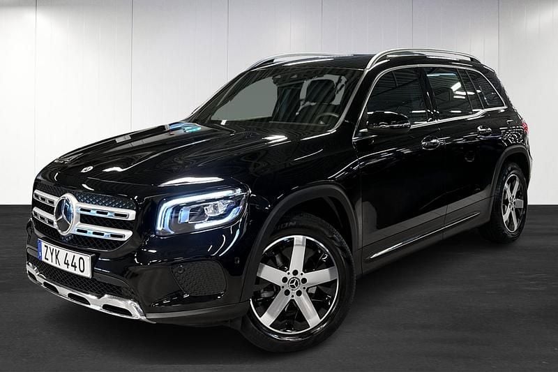Svart (black) Begagnad 2023 Mercedes GLB200 SUV | 409 900 kr (Marknadspris) - Bild 1/4