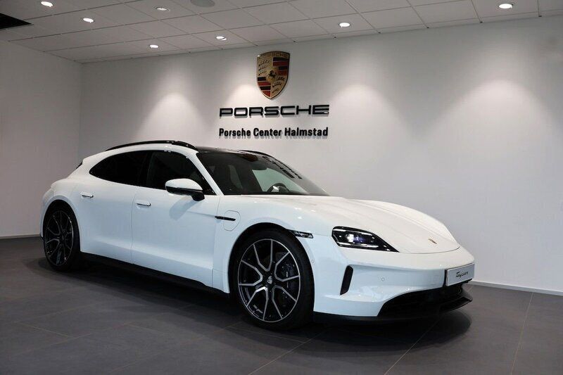Vit (white) Ny 2025 Porsche Taycan Sport Turismo Sedan | 1 514 000 kr - Bild 1/4