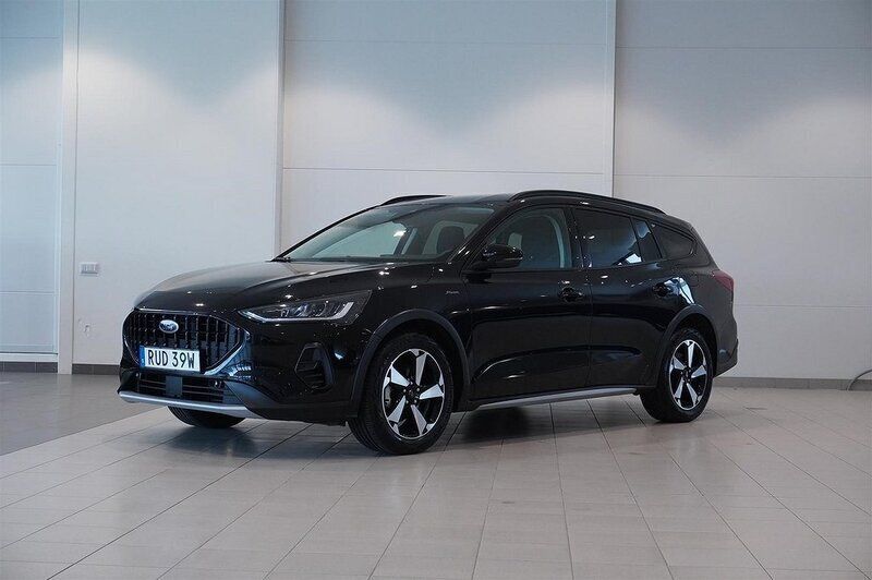 Svart Begagnad 2023 Ford Focus Active Kombi | 279 900 kr (Marknadspris) - Bild 1/4
