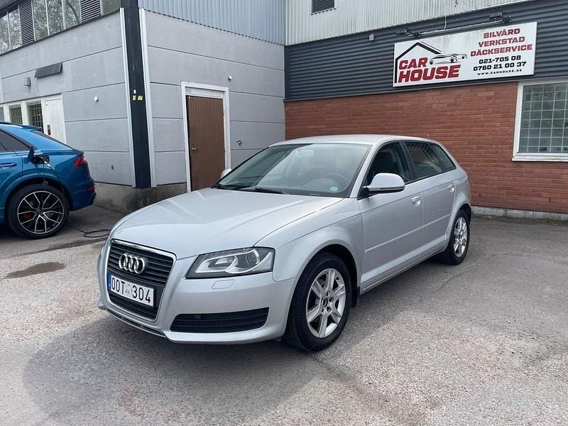 Silver Begagnad 2010 Audi A3 Attraction Halvkombi | 75 900 kr - Bild 1/4
