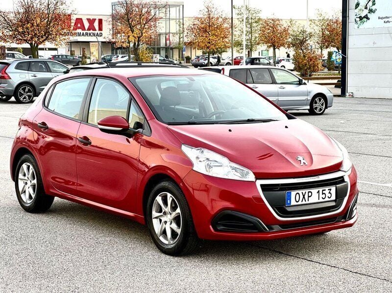 Mörkröd (röd) Begagnad 2016 Peugeot 208 Halvkombi | 54 800 kr (Bra pris) - Bild 1/4