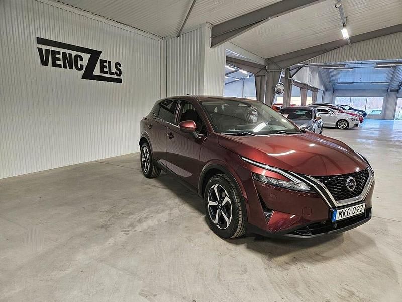 Begagnad Nissan Qashqai 158 HK (116 kW) 2023 Röd metallic (pearl) SUV