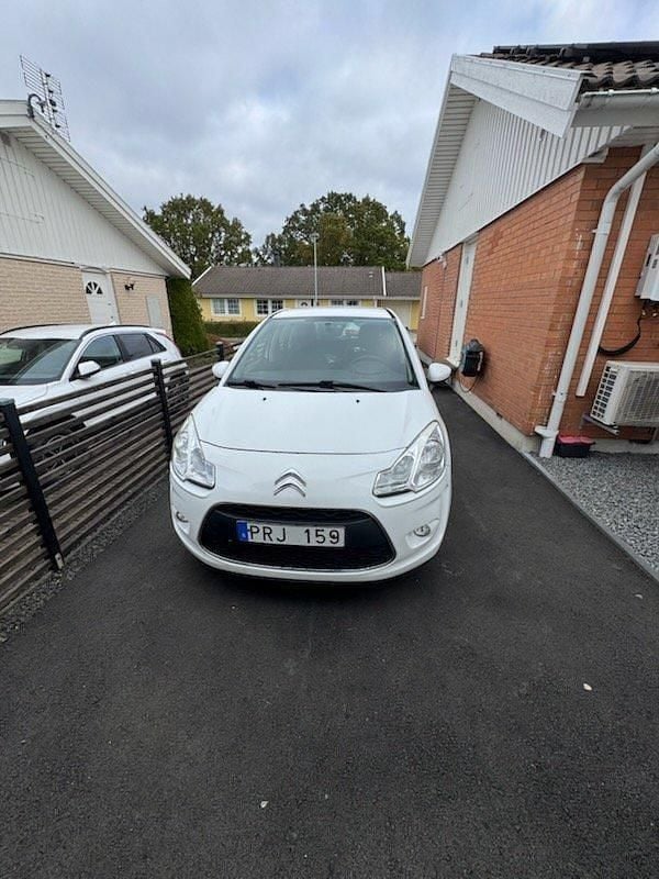 Vit Begagnad 2013 Citroën C3 Halvkombi | 69 000 kr (Marknadspris) - Bild 1/4