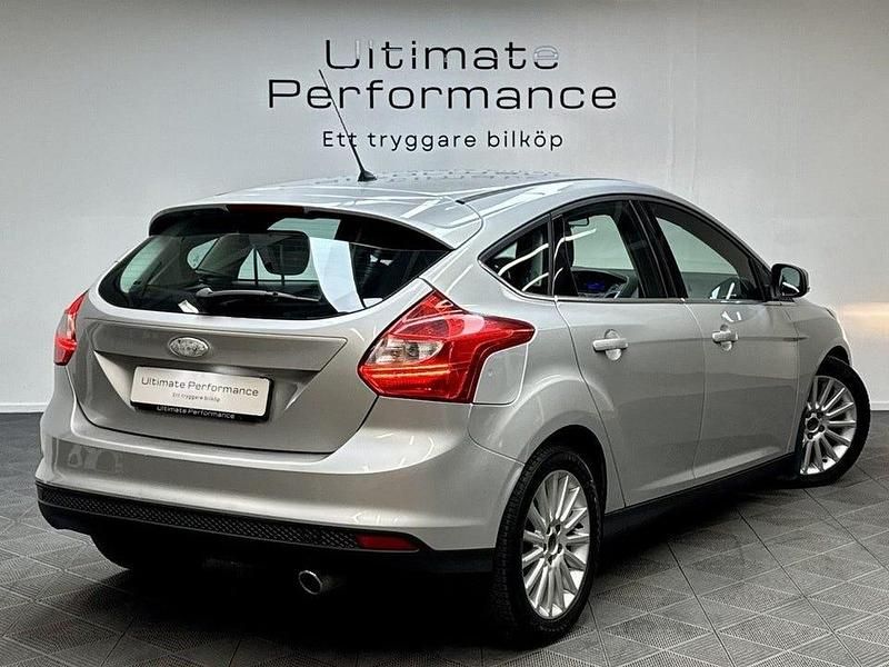 Begagnad Ford Focus Titanium 116 HK (85 kW) 2012 Grå