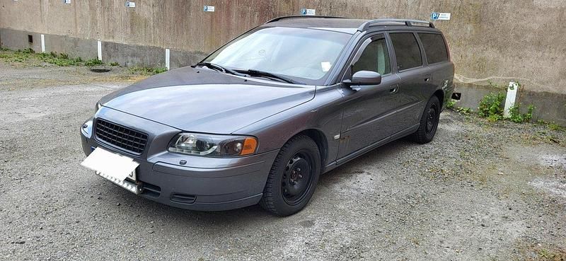 Grå Begagnad 2006 Volvo V70 Kombi | 17 000 kr (Bra pris) - Bild 1/4