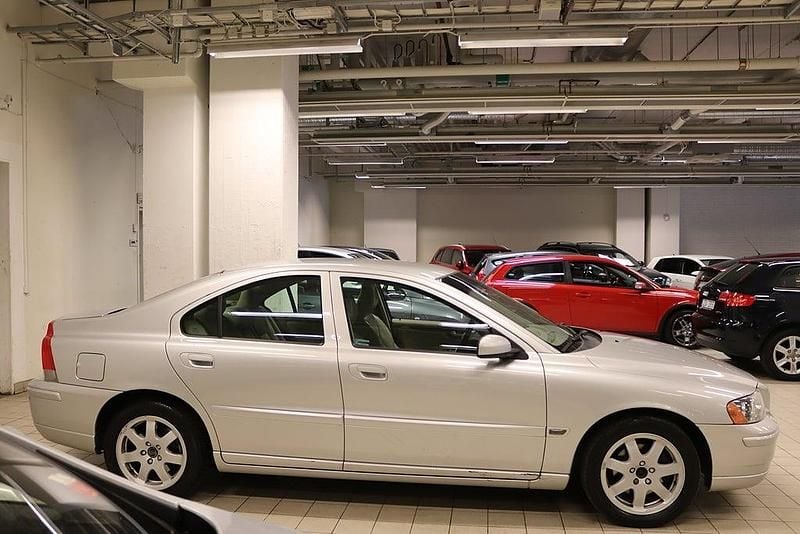 Begagnad Volvo S60 Summum 170 HK (125 kW) 2004 Ljusgrå Sedan