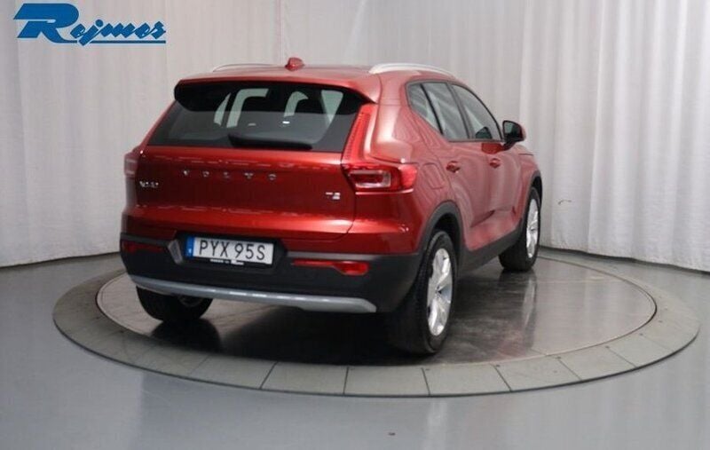 Begagnad Volvo XC40 Momentum 130 HK (95 kW) 2021 Röd SUV