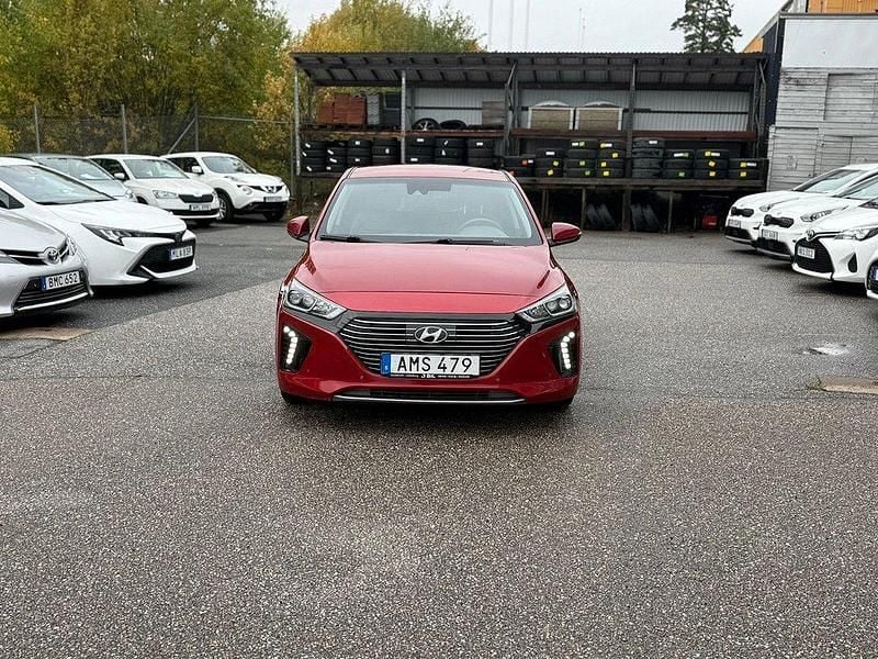 Röd Begagnad 2018 Hyundai Ioniq Eco Sedan | 129 900 kr (Marknadspris) - Bild 1/4