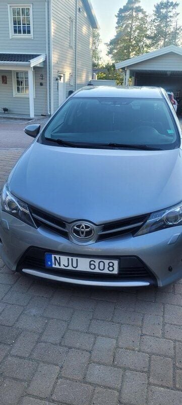 Grå Begagnad 2013 Toyota Auris Life Halvkombi | 75 000 kr (Bra pris) - Bild 1/4