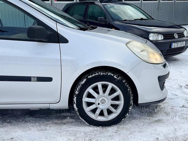Begagnad Renault Clio R.S. 98 HK (72 kW) 2006 Ljusgrå Halvkombi