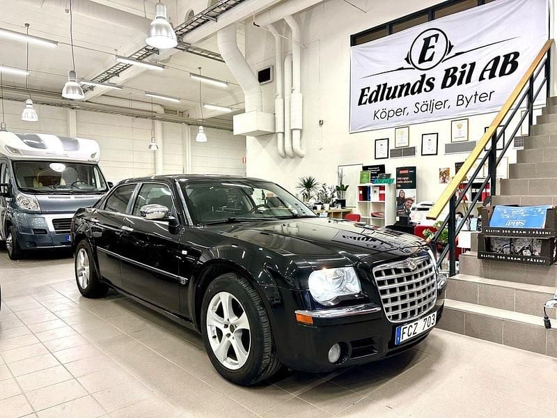 Svart Begagnad 2006 Chrysler 300C Sedan | 49 800 kr (Lite dyr) - Bild 1/4