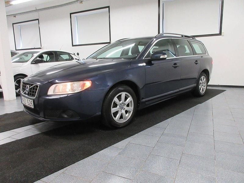 Blå Begagnad 2010 Volvo V70 Momentum Kombi | 54 500 kr (Bra pris) - Bild 1/4