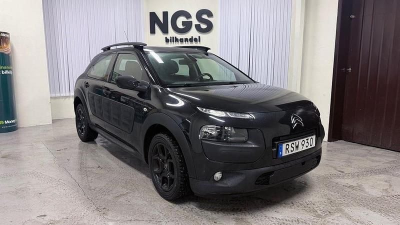 Begagnad Citroën C4 Cactus PureTech 82 HK (60 kW) 2015 Svart Halvkombi