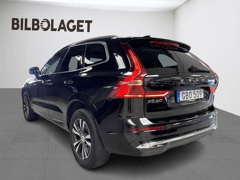 Begagnad Volvo XC60 Core 350 HK (257 kW) 2022 Svart SUV